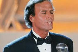 33 anos - Julio Iglesias